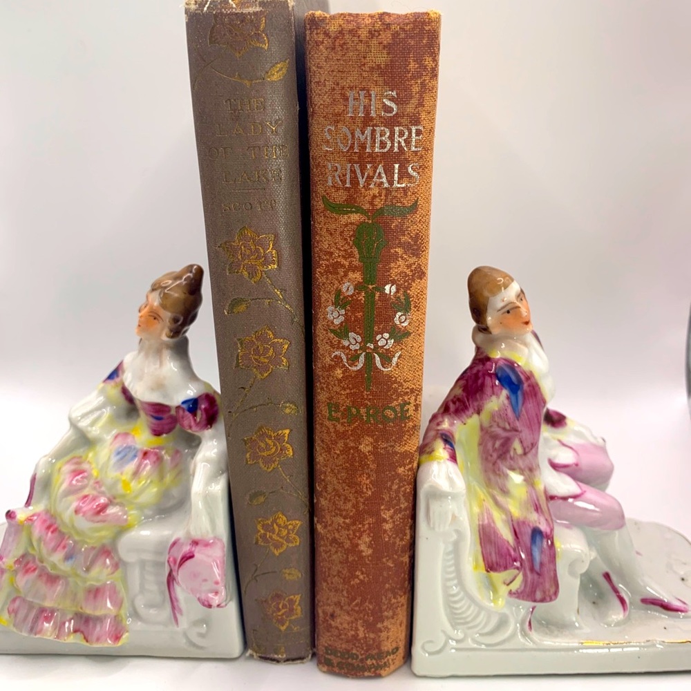 Vintage porcelain Colonial Man and Woman bookends/ decorative Hand Painted Japan